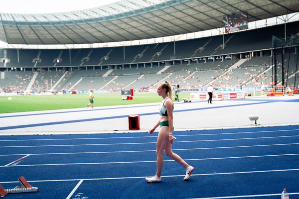 Gisele Wender (SV Preussen Berlin) vor dem 400m Huerden Halbfinale waehrend der deutschen Leichtathletik-Meisterschaften im Olympiastadion am 25.06.2022 in Berlin
